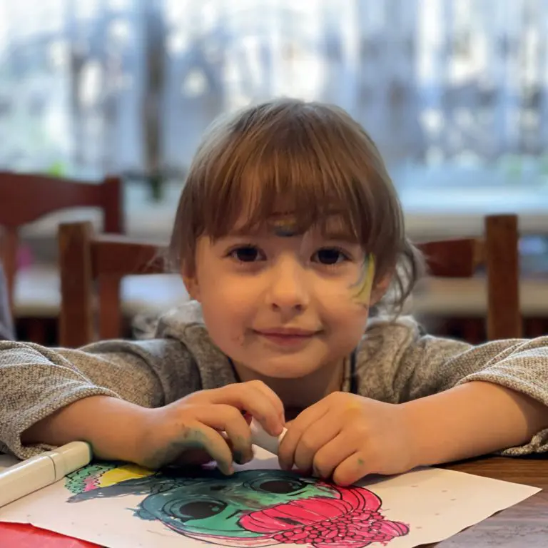 3-årige Milana er på mobilt værested i Moldova.