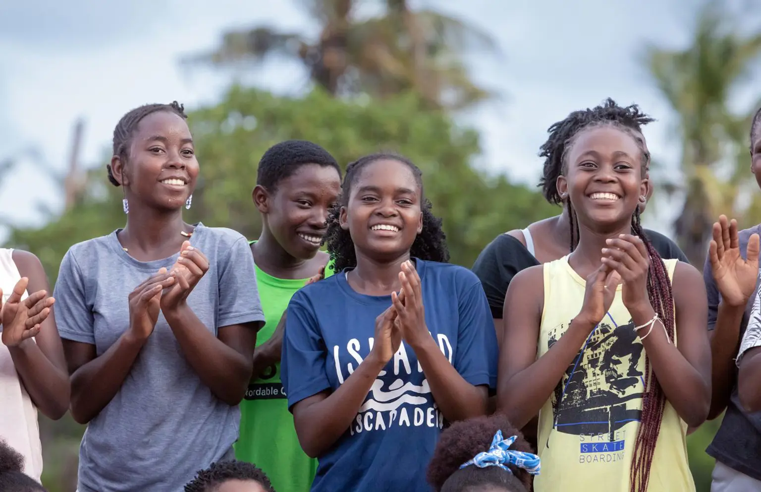Kvinder klapper i Mozambique