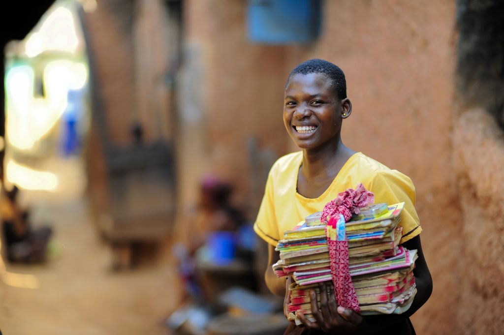 Cynthia er tilbage på skolebænken i Ghana - Planbørnefonden