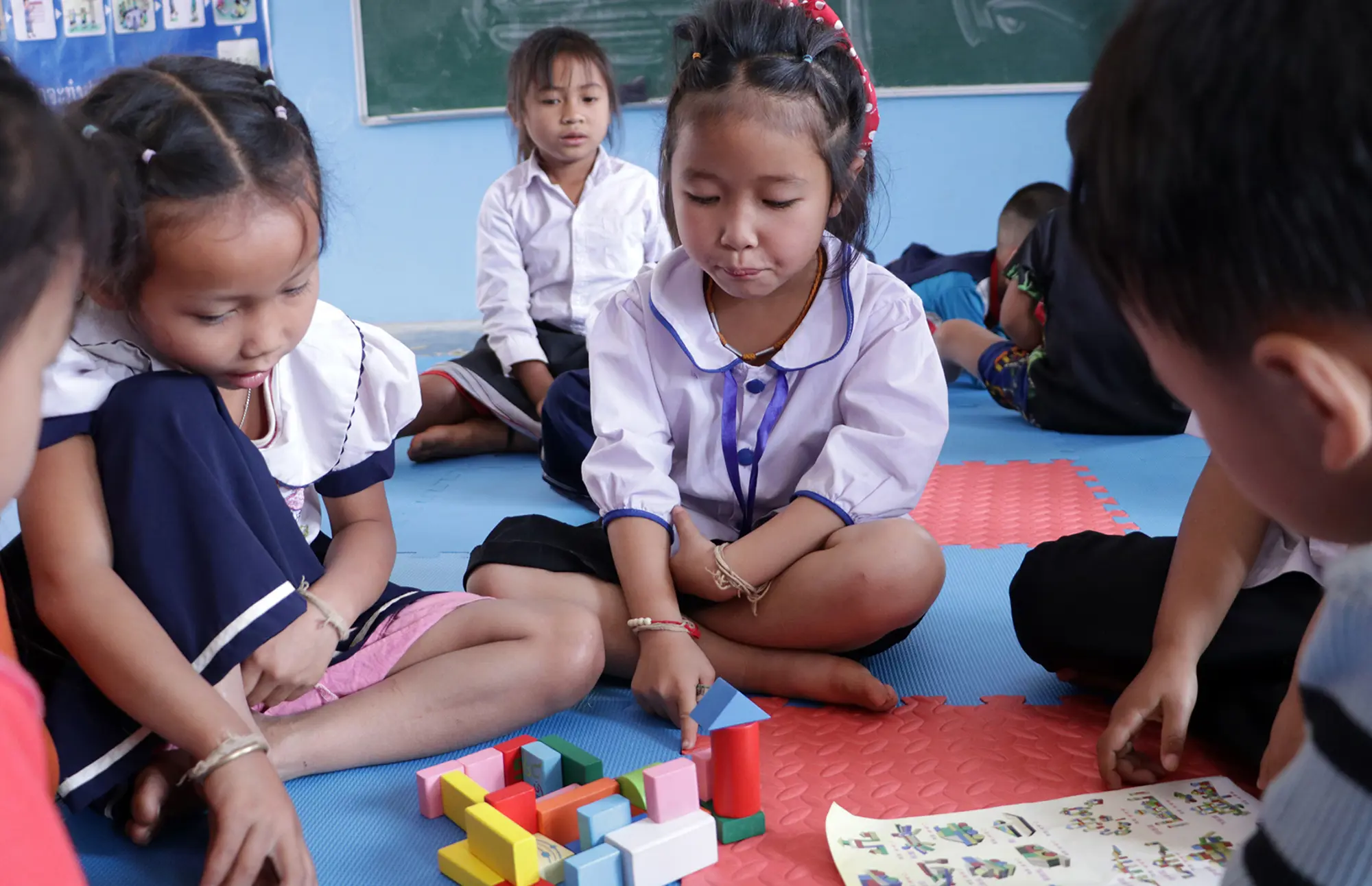 Børn i Laos i skole - Planbørnefonden