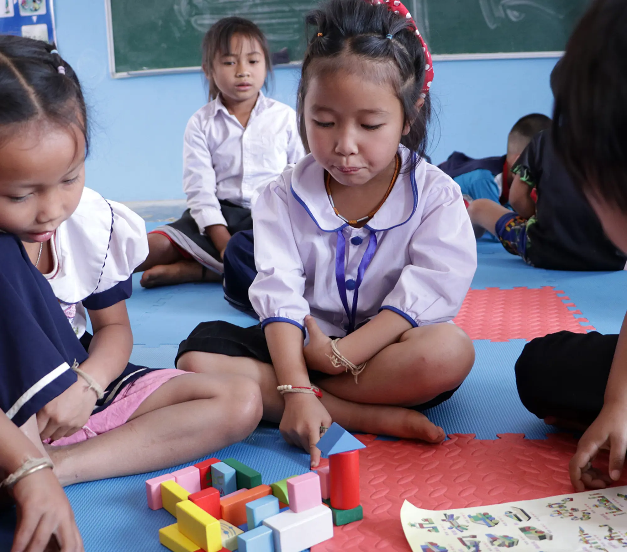 Børn i Laos i skole - Planbørnefonden