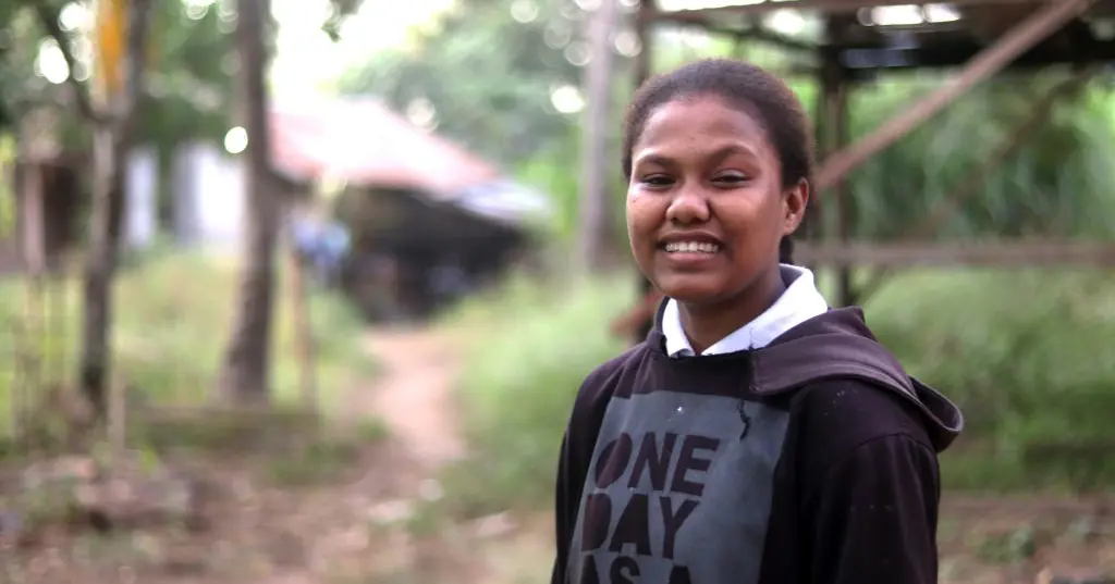 På øen Lembata i Indonesien mærker 18-årige Eping klimaforandringerne tæt på.