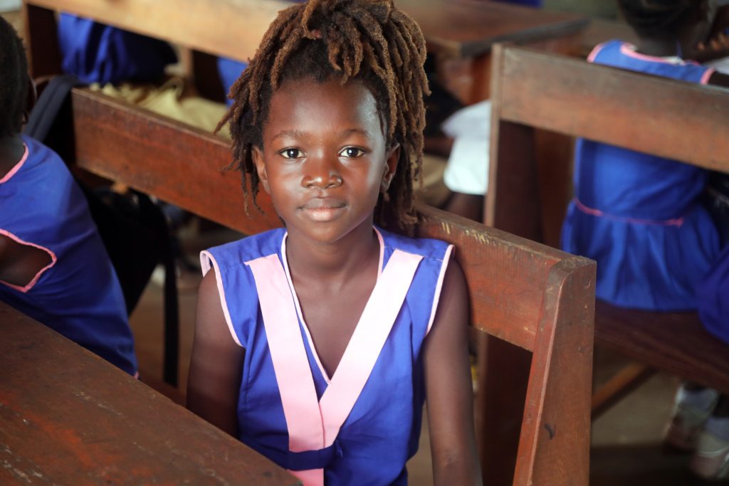 Skolepige i Sierra Leone - Planbørnefonden