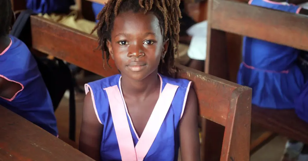 Skolepige i Sierra Leone - Planbørnefonden