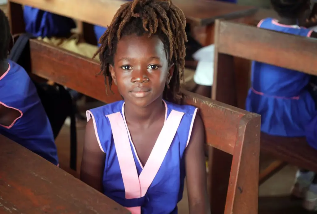 Skolepige i Sierra Leone - Planbørnefonden