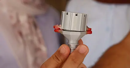 Studerende viser deres Magdrop prototype frem